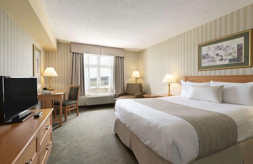 Ramara Hotel | Days Inn by Wyndham Orillia