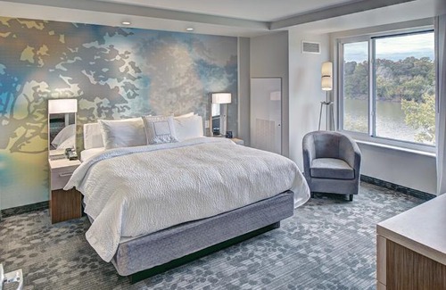 Appleton Hotel | Courtyard by Marriott Appleton Riverfront