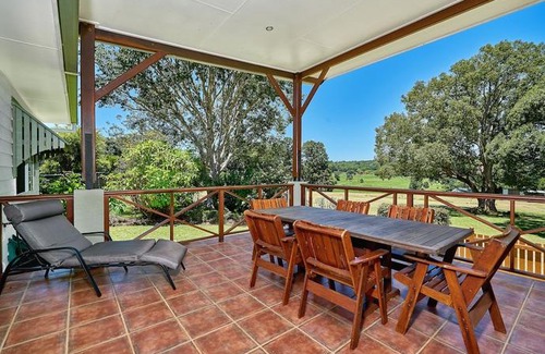 Yungaburra Cottage | Birds 'n' Bloom Cottages
