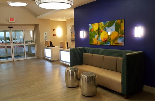 Pearland Hotel | Holiday Inn Express Pearland