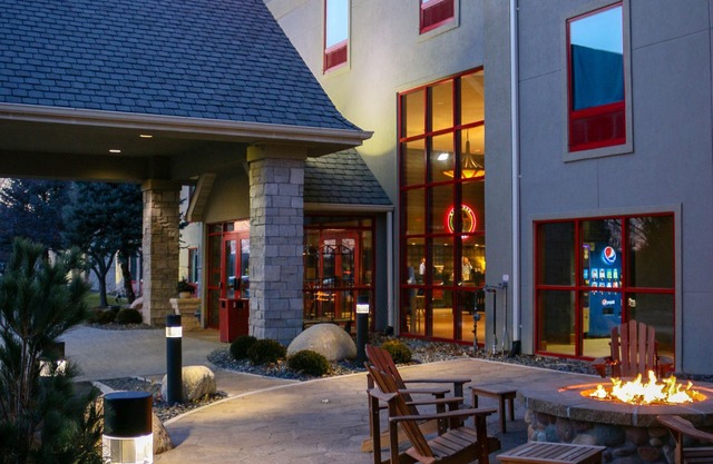 Wildwood Lodge & Suites