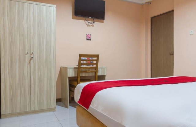 RedDoorz Near Istana Plaza 2