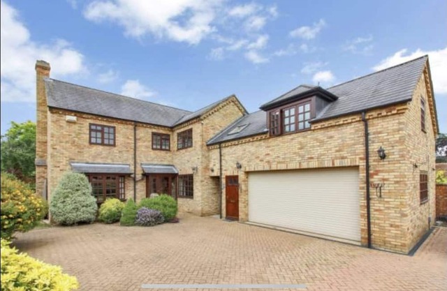 Lovely detached house with private walled garden. Situated in popular village.