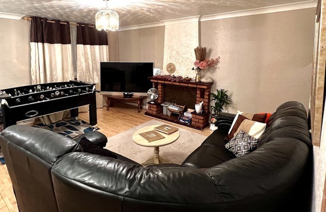 Stunning 3-Bed House in Enfield, can sleep 10