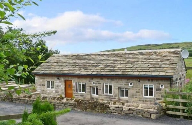 PACK HORSE STABLES, character holiday cottage in Hebden Bridge