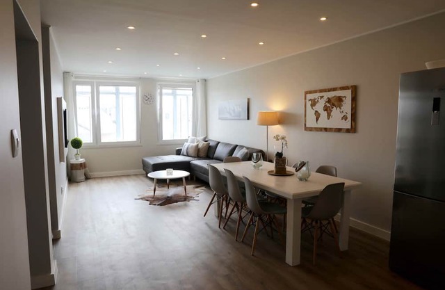 Stadtmitte (modern apartment) - walking distance to the beach & restaurants / cafes