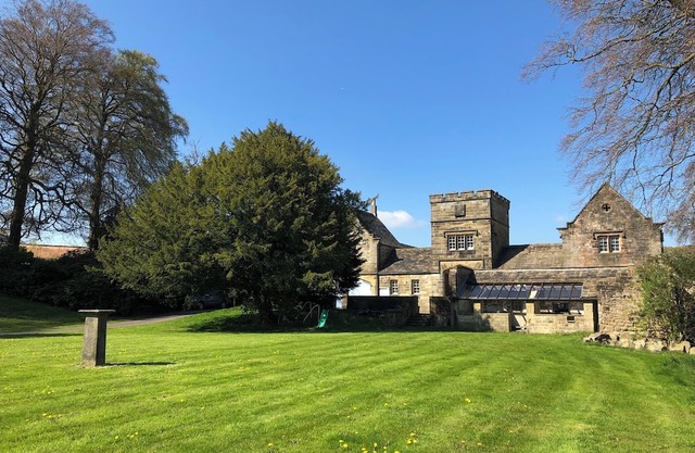 THE SHEPHERD'S HUT, romantic, with a garden in Stocksbridge