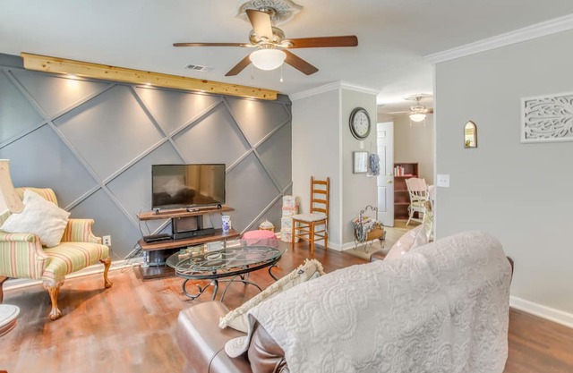 Cozy Marion Home: Fenced Yard, Near Downtown!