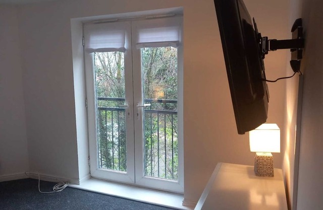 Cosy Large 1 Bedroom, En suite & Kitchen with Parking in Basildon