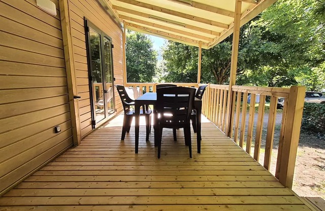 Flower Camping du Lac de Saint Point Lamartine - Saône et Loire - Southern Burgundy * - Premium mobile home 33m² - 2 bedrooms - covered terrace for 4 people