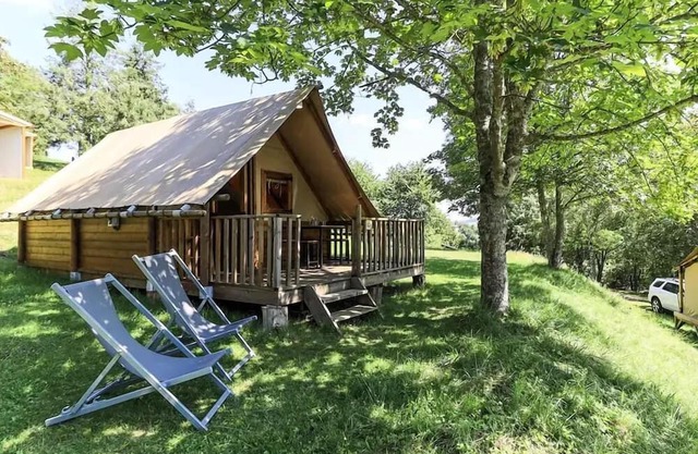 Flower Camping du Lac de Saint Point Lamartine - Saône et Loire - Southern Burgundy * - Chalet Tradition Standard 28m² - 2 bedrooms - covered terrace 4 people