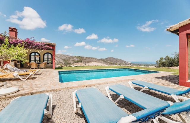 Finca met Zee-, Berg- en Dorpzicht en 100% Privacy