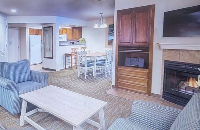 Cozy spacious 3-bedroom apt sleeps8 in Zephyr Cove with Wi-Fi, fitness room