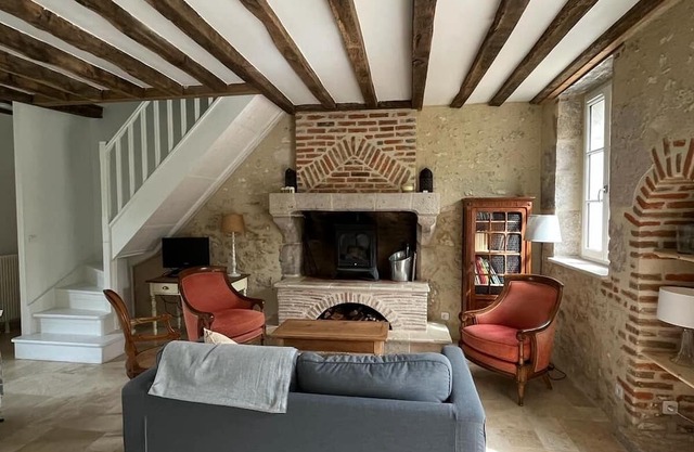 Cottage between vineyards and fields