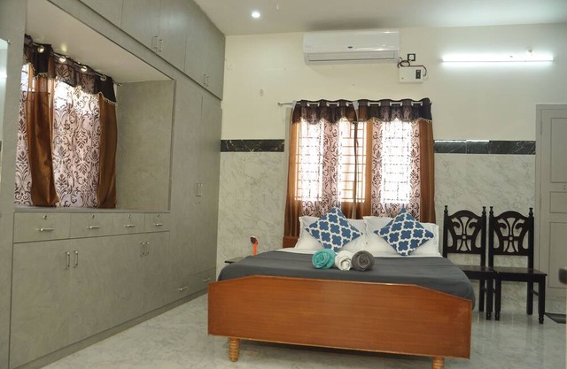 Roof-top stay in a new-built house in the centre of city.