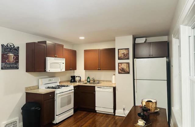 New! Affordable Elmhurst Home minutes from Airport