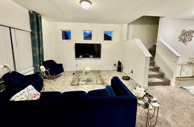 Home Away From Home 20 Minutes from Uptown Charlotte-Private Room, Shared Spaces