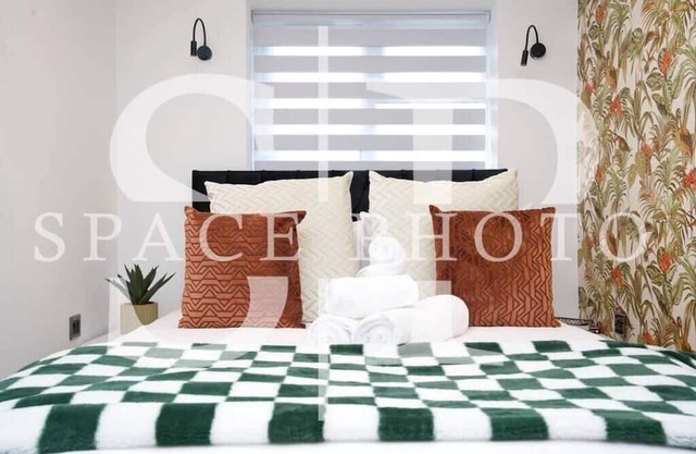 Enchanted Greenery: 3BR w/Lush Garden and Game Room