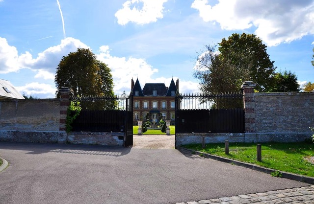 Homerez - Spacious mansion for 8 ppl. with swimming-pool at Criquebeuf-sur-Seine