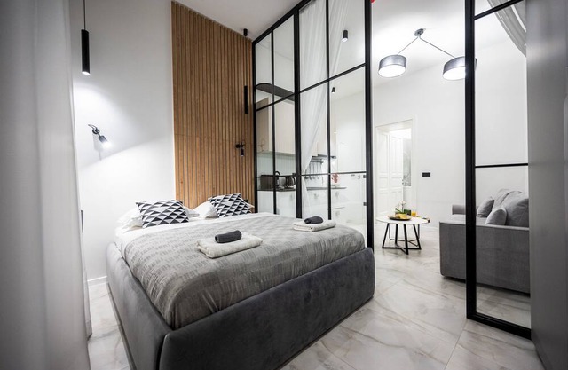 140 SQM Apartment with 4 units - GREAT FOR GROUPS