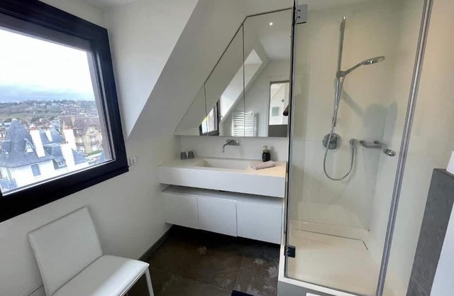 Le Duplex Deauville - Walking distance, golden triangle, unobstructed view with balcony