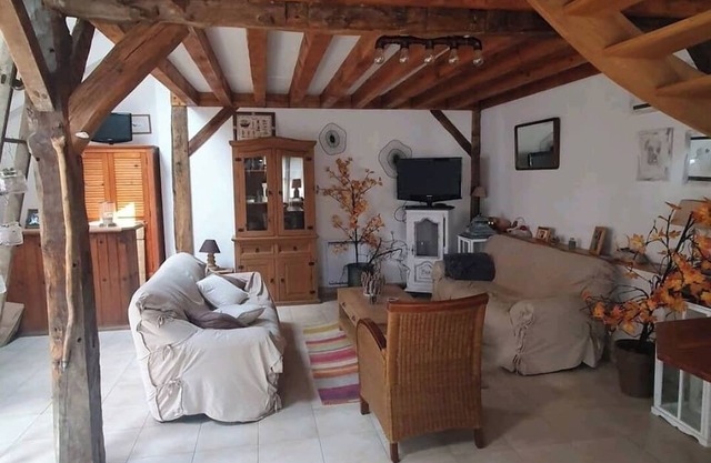 2 Bedroom Private vacation home in Auteuil