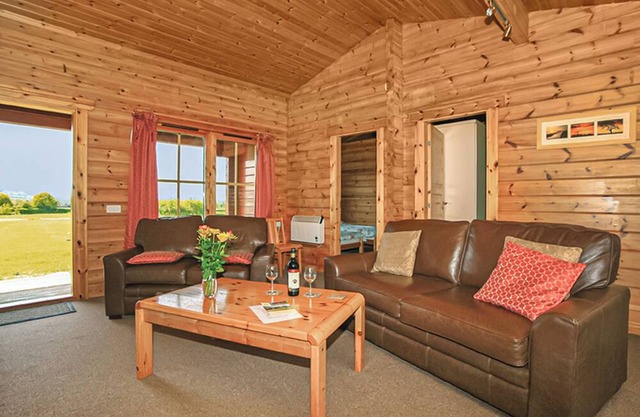 Spacious log cabin with one double and one twin.