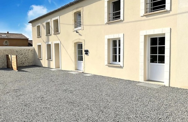 Comfortable 2-bedroom apartment near Blaye, ideal for workers/vacationers