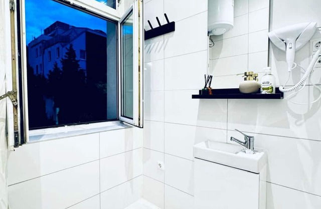 Compact Studio Apartment with Essentials, Ideal for 2 Guests