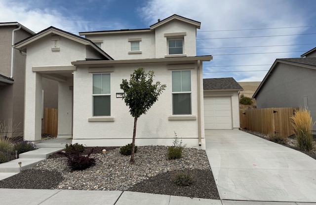 Home away from home! Stunning home with downstairs master close to Tahoe & Reno