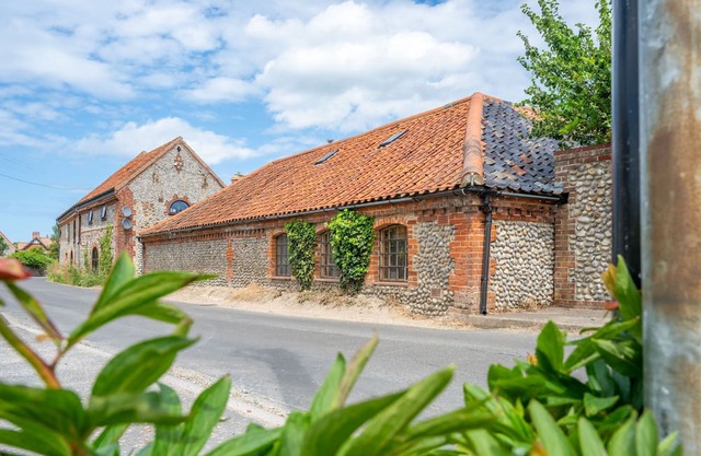 Tucked away in the heart of the coastal village of Weybourne, within easy walking distance of the be