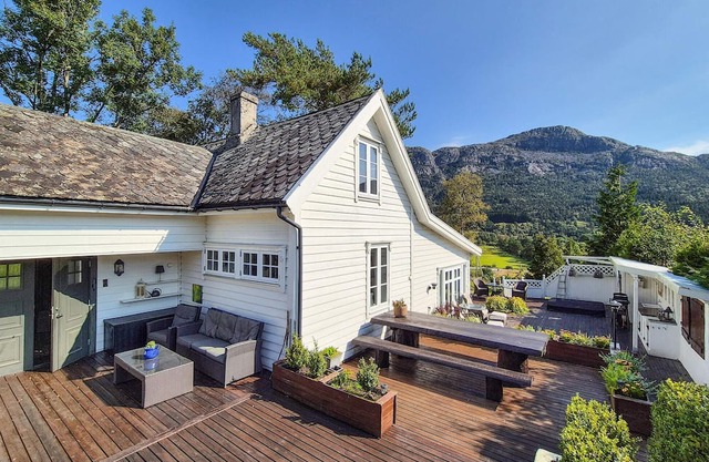 Stunning home in Vikebygd with house a mountain view