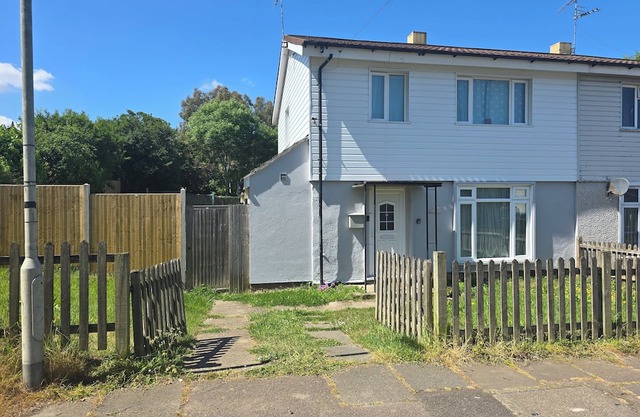 5 Bedroom House, Sleep 12, with 7 beds, free on-site parking & free st parking.