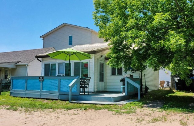 The Pietroman: Cottage in Sunset Bay with Fire Pit