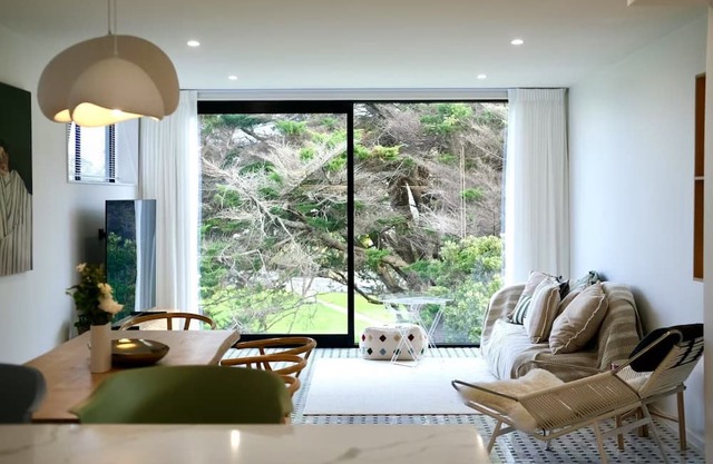 Stylish House with Great City Views