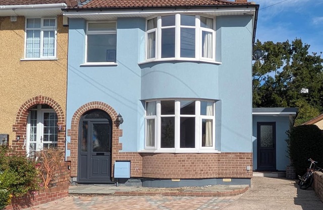 3-Bed House - Sleeps 8, Garden & Parking