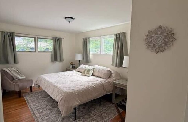*7 Min to WVU*Private Deck*Game Room*Full Kitchen*W/D