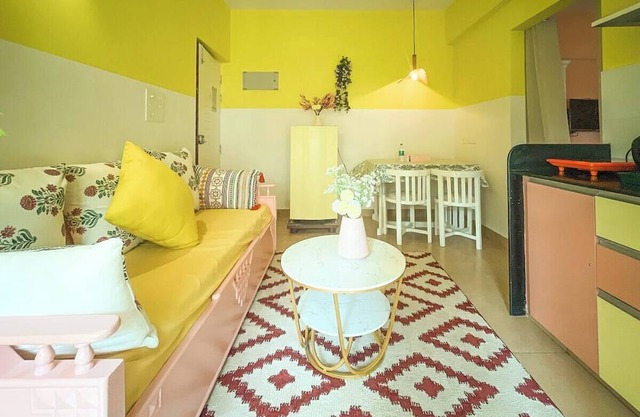 Radiant Retreat-Romantic Couple Getaway North Goa