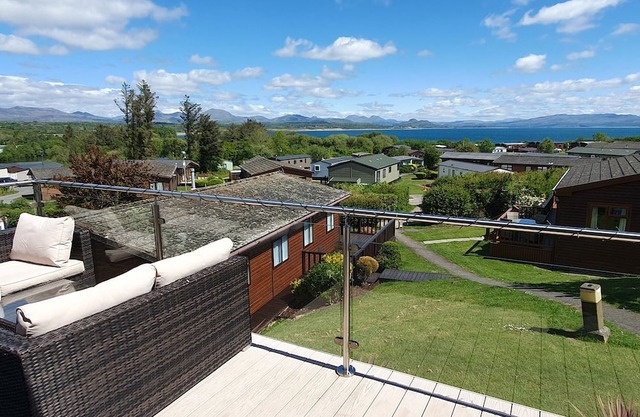 THE HIDEAWAY, family friendly, with a garden in Pwllheli