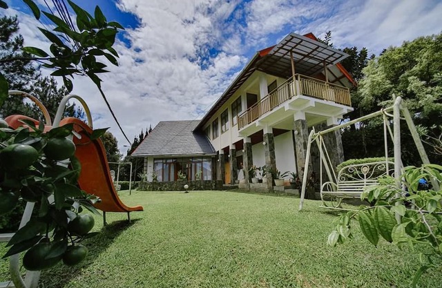 Callming 4 bad room villa with private pool at Jawa Barat