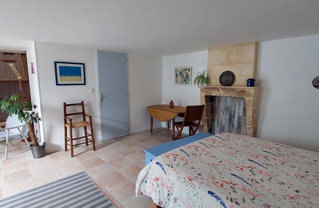 Les Primevères Guest Room – Welcome and Comfort in Saint-Romain-de-Benet