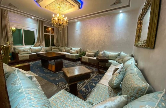 Luxury 3-bedroom apartment - near the sea