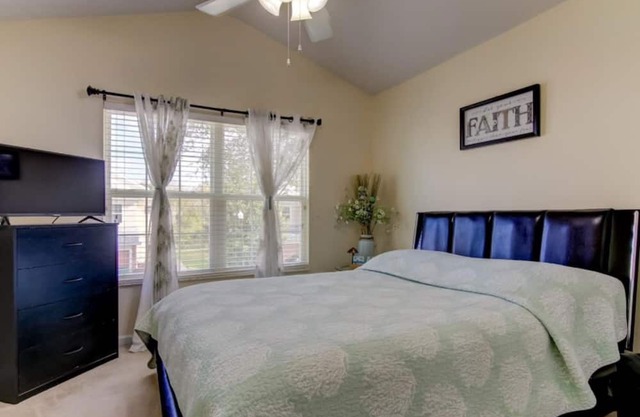 Charming Bedroom in the Heart of Wesley Chapel