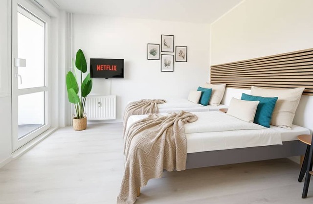 Quiet & modern 2-room apartment for 4 people opposite the park