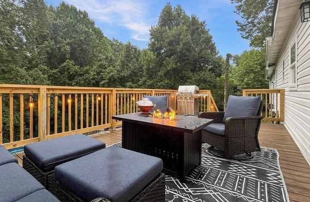 4-bedroom house in charming Beckley with AC, relaxing back porch, pet friendly