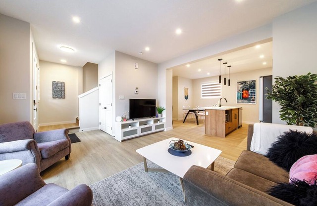 Cozy4bedroomsEntireHouseFreewifiparkingKINGbeds