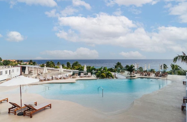 Beachfront 3BR Condo | 2 Mins to Mambo Beach by Bocobay