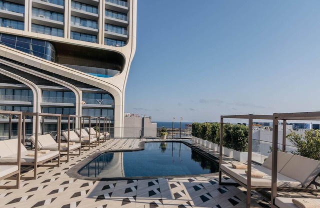 Mercury Suite Apartment with Pool Access in St. Julians