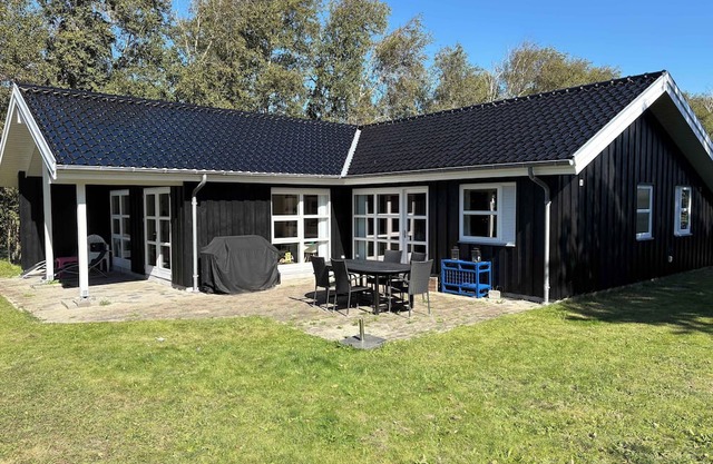 Charming modern summer house 4 min from the beach