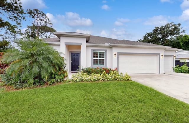 Spacious home with private porch, hammock, close to boat ramps